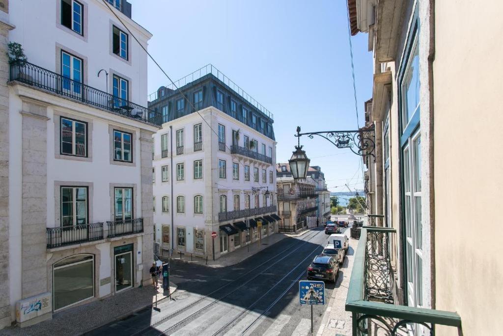 Chiado 4-Bedroom Flat Лиссабон Экстерьер фото