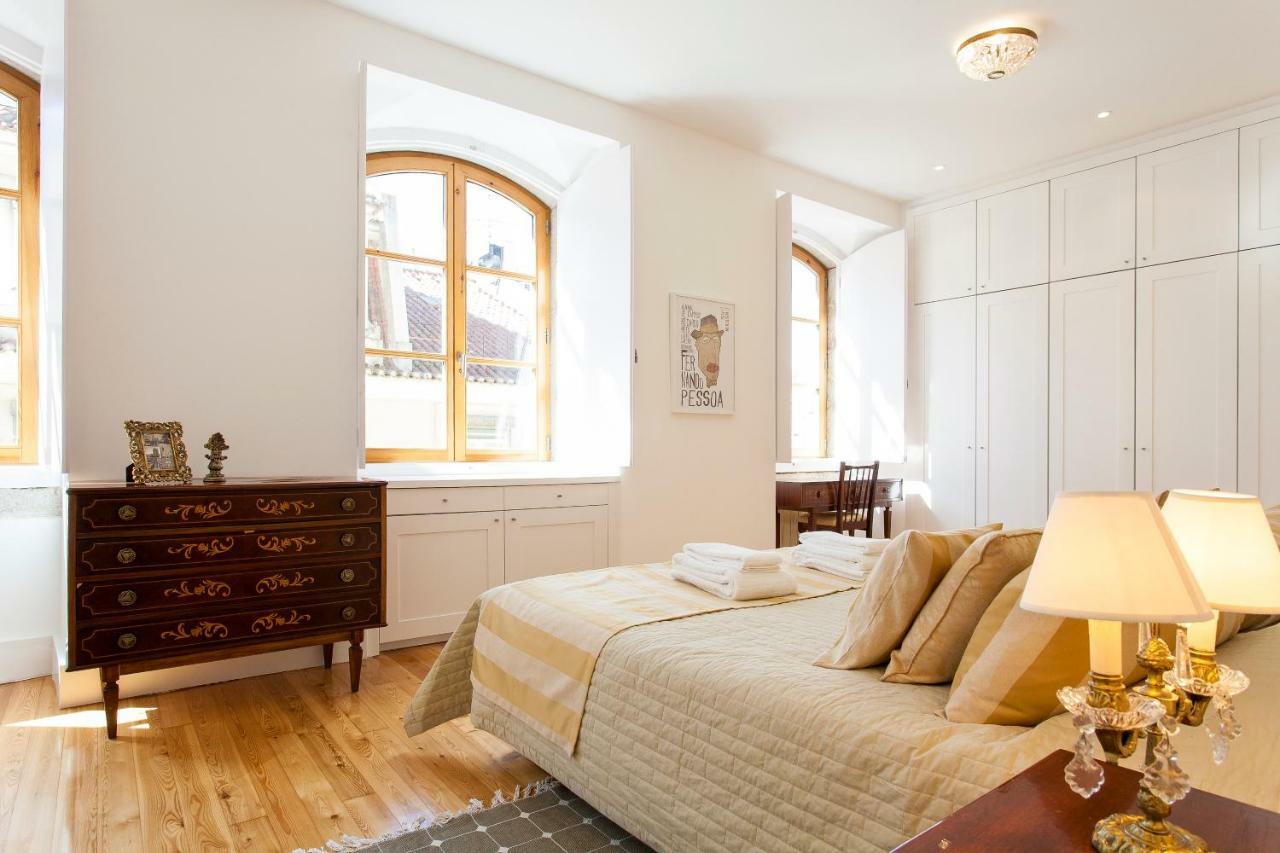 Chiado 4-Bedroom Flat Лиссабон Экстерьер фото