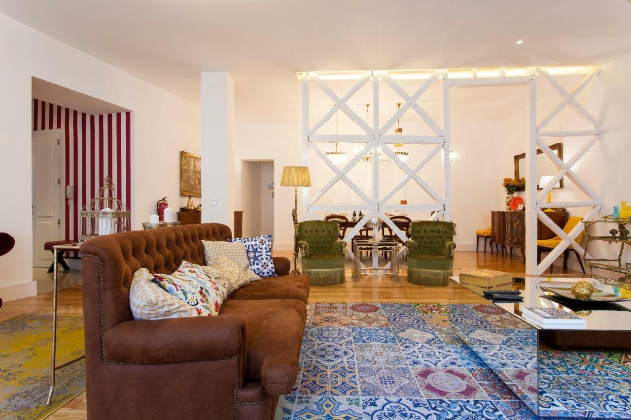 Chiado 4-Bedroom Flat Лиссабон Экстерьер фото